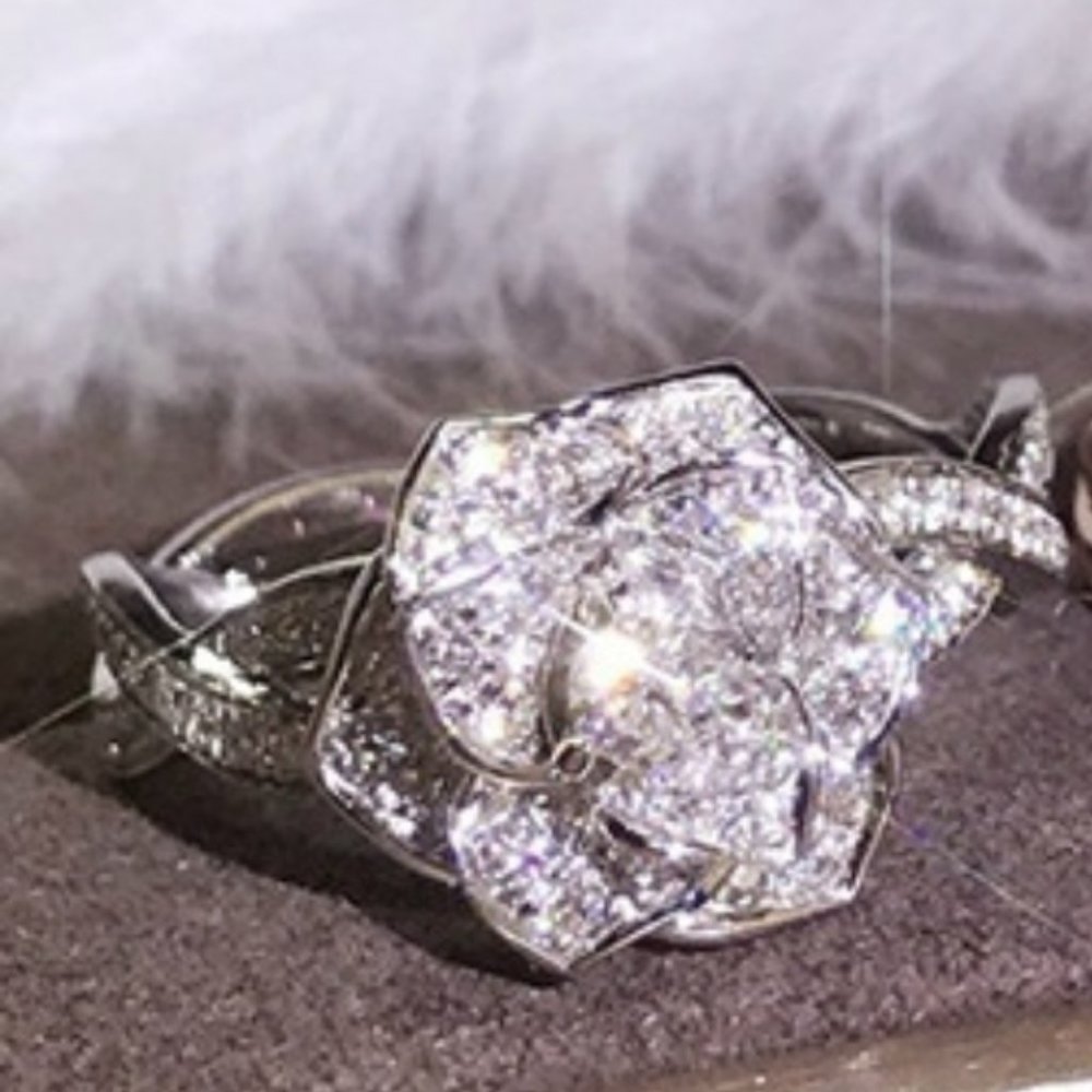 Sparkling Flower Ring